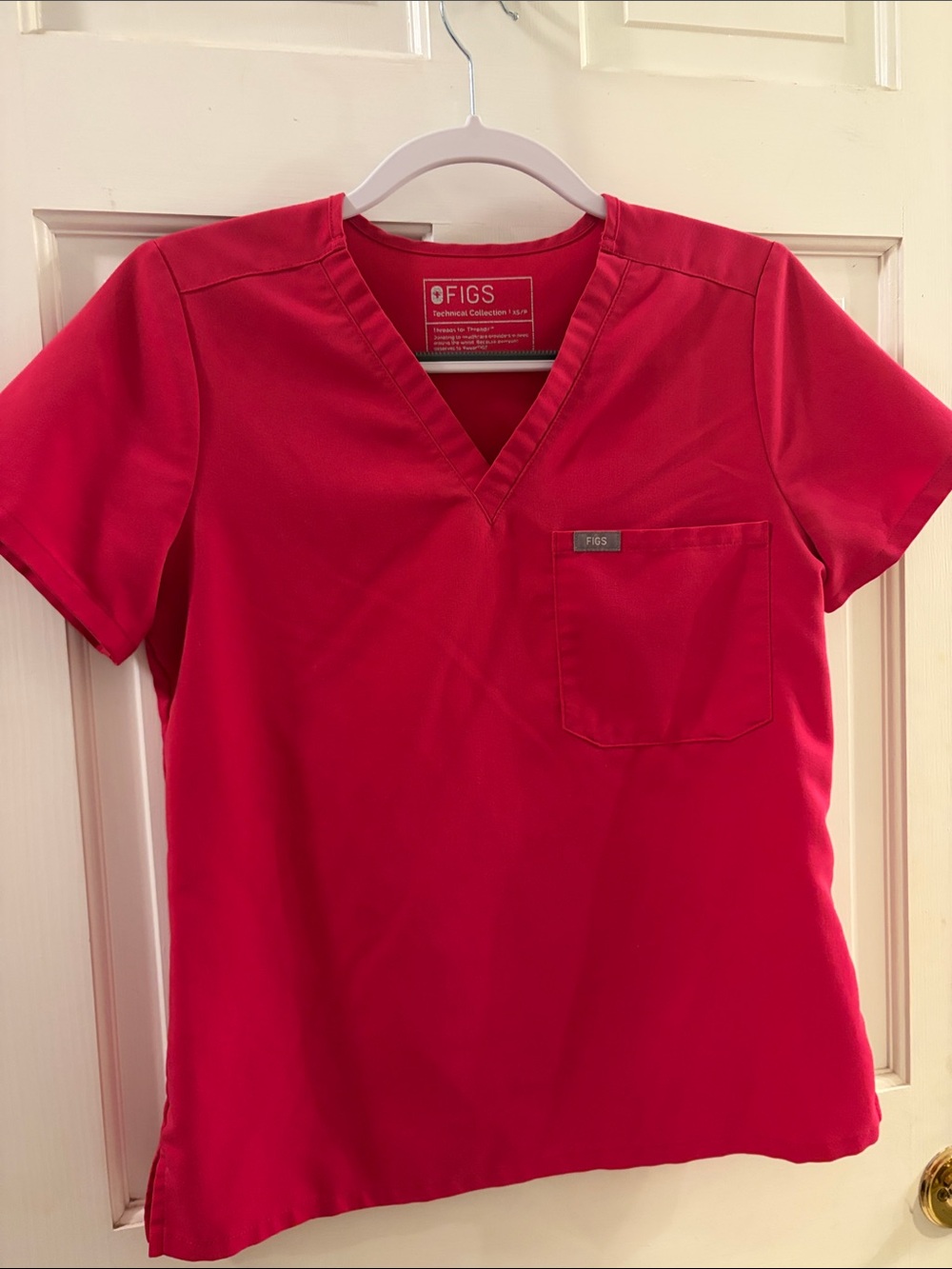 Figs Women's Short Sleeve V-Neck Scrub Top in Red